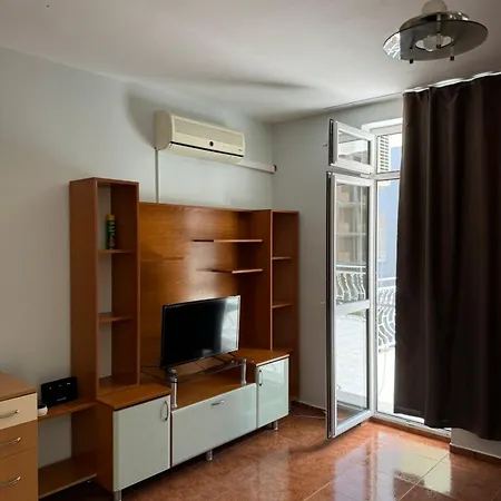 شقة александър